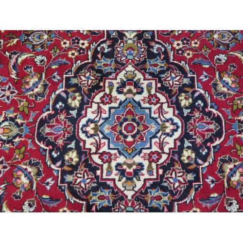 426 - A hand knotted Persian rug - Width 200cm x Length 308cm - some small wear but generally good