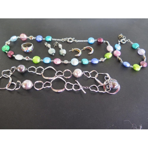 1005 - A selection of costume jewellery to inc necklace and bracelet by Antica Murrina of Venice