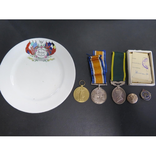 507 - A World War One 1914-18 Medal, A WWI Victory Medal and a Territorial Army Efficiency Medal awarded t... 