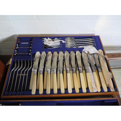 687 - A extensive canteen of cutlery for twelve settings - including fish knives, forks, knife rests, serv... 