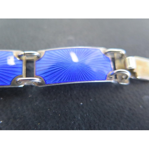 752 - A blue enamel and silver bracelet - total length 20cm - in good condition