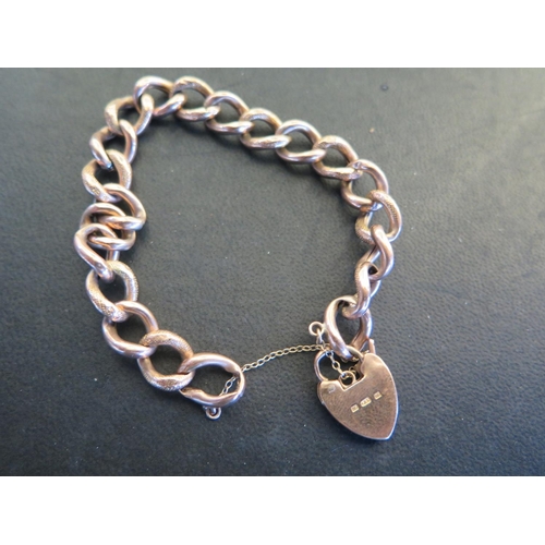 770 - A 9ct rose gold bracelet, chain link with heart shaped clasp - approx weight 11.9 grams