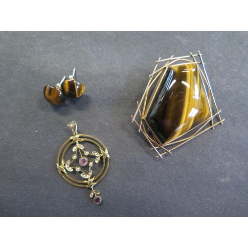 775 - A tigers eye quartz 9ct gold brooch, a pair of earrings and a 9ct brooch - Tigers eye brooch 6cm x 5... 