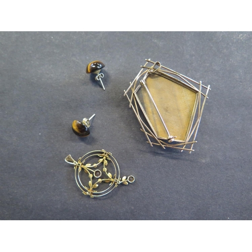 775 - A tigers eye quartz 9ct gold brooch, a pair of earrings and a 9ct brooch - Tigers eye brooch 6cm x 5... 