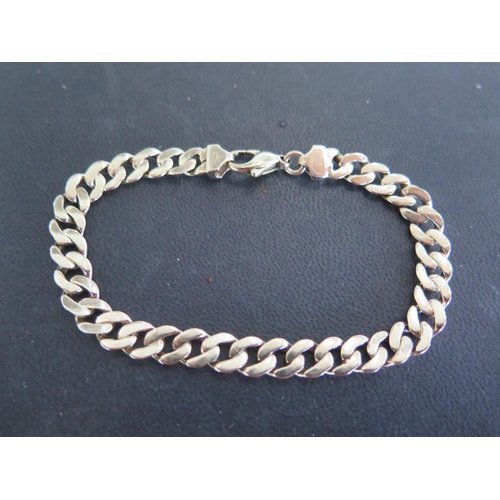 779 - A 9ct yellow gold bracelet of chain link form - approx weight 20.2 grams - Length approx 21cm