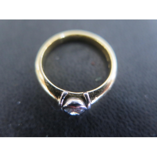 784 - An 18ct yellow gold and diamond solitaire ring - approx weight 5.1 grams - ring size L - the diamond... 