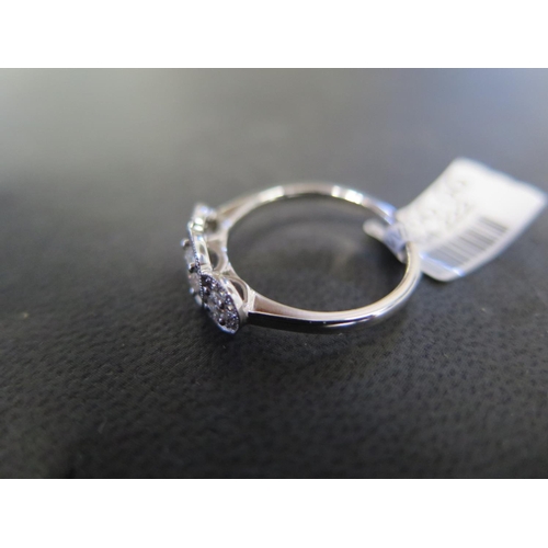 791 - An 18ct white gold three stone diamond cluster ring size L - approx total diamond weight 0.45ct - ap... 