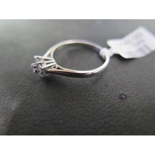 810 - An 18ct white gold diamond cluster ring - approx total diamond weight 0.20ct - ring size M - approx ... 