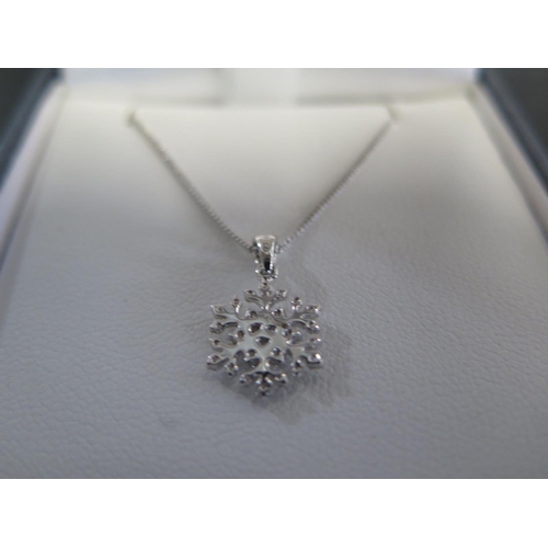 824 - A white gold and diamond snow flake pendant - total diamond weight approx 0.31ct - on a 45cm chain -... 