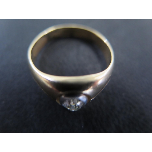 851 - An 18ct yellow gold Victorian diamond ring - the oval cut diamond 5.2mm x 3.6mm x 3.3mm deep - diamo... 