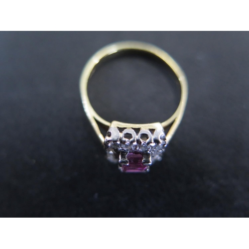 853 - An 18ct yellow gold pink sapphire and diamond ring size L/M - approx weight 2.7 grams - the square c... 