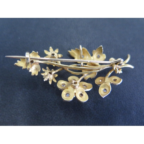 860 - An 18ct yellow gold and diamond brooch of foliate design - the fifteen mine cut diamonds varying in ... 