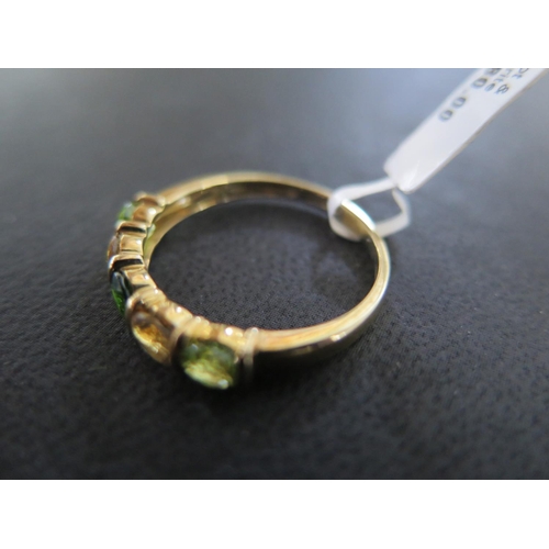 873 - A 9ct yellow gold peridot and tsavorite ring size R - approx weight 2.1 grams - in good condition