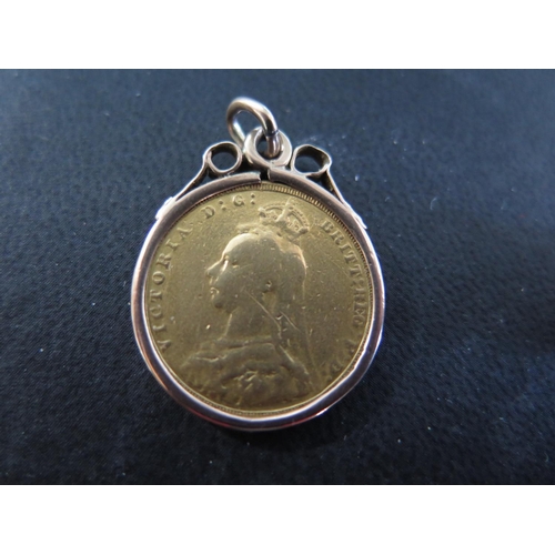 915 - A Victorian full Sovereign dated 1888 in a 9ct yellow gold mount with suspension ring - coin has wea... 