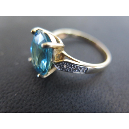 916 - A 9ct gold blue zircon and white topaz ring size R - approx weight 4.7 grams - very light scratches,... 