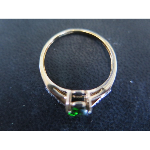 918 - A 9ct gold chrome diopside and diamond ring size S - approx weight 1.6 grams - very light scratches,... 