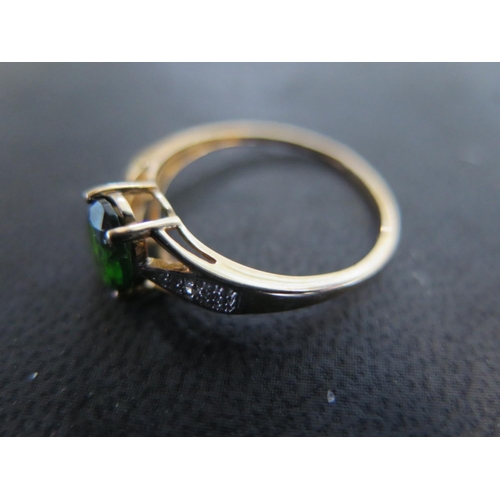 918 - A 9ct gold chrome diopside and diamond ring size S - approx weight 1.6 grams - very light scratches,... 