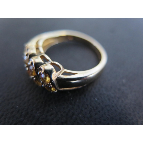 920 - A 9ct gold sapphire ring size N - approx weight 3.3 grams - light scratches, usage wear