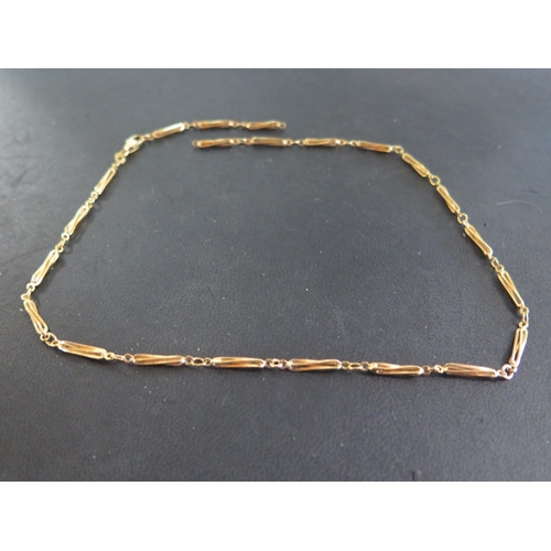 925 - A 9ct yellow gold necklace - approx weight 8.9 grams - one of the links broken