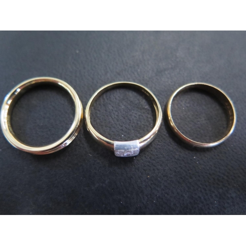 846 - Three 9ct yellow gold rings size K/L, N & N - total approx weight 5.2 grams - all three have surface... 