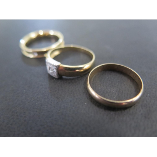 846 - Three 9ct yellow gold rings size K/L, N & N - total approx weight 5.2 grams - all three have surface... 