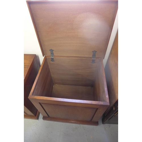 15 - A pair of Oak storage trunks or useful side tables with lift up lids - 62cm wide x 49cm deep - made ... 