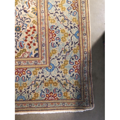 477 - A hand knotted Fine Kashan woollen rug - 2.23m x 1.40m