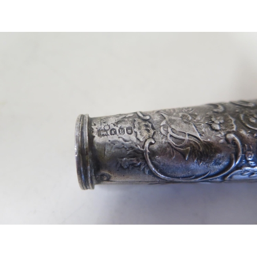 592 - A silver umbrella handle with London hallmark and double date letter - tests as silver, approx 11cm ... 