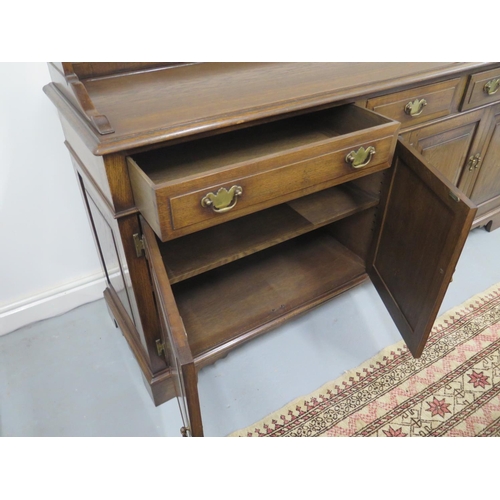 15 - A good quality Georgian style oak dresser by Simon Simpson of Norwich with an open rack top above th... 