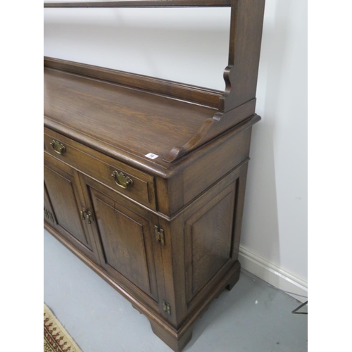 15 - A good quality Georgian style oak dresser by Simon Simpson of Norwich with an open rack top above th... 