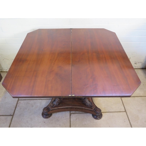 204 - A good quality early 19th Century Gillows type mahogany fold over tea table with a square section pi... 