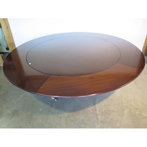 206 - A good quality mahogany extending circular dining table on a quatrefoil base with five leaves by Wil... 