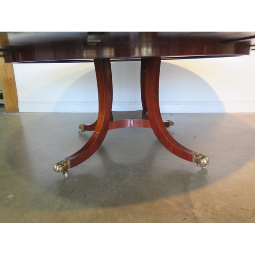 206 - A good quality mahogany extending circular dining table on a quatrefoil base with five leaves by Wil... 