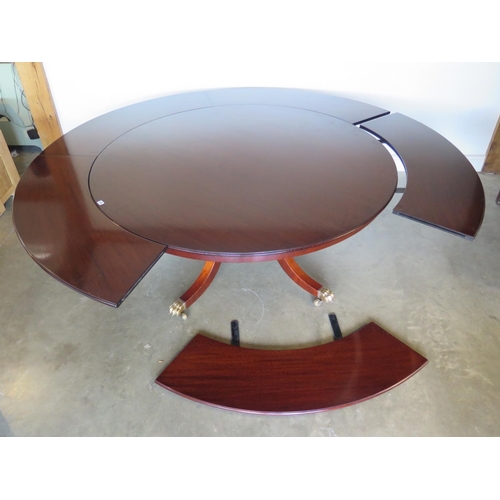 206 - A good quality mahogany extending circular dining table on a quatrefoil base with five leaves by Wil... 