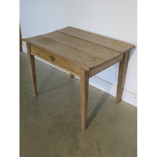 261 - A Georgian pine side table with a drawer W91cm x D67cm x H70cm