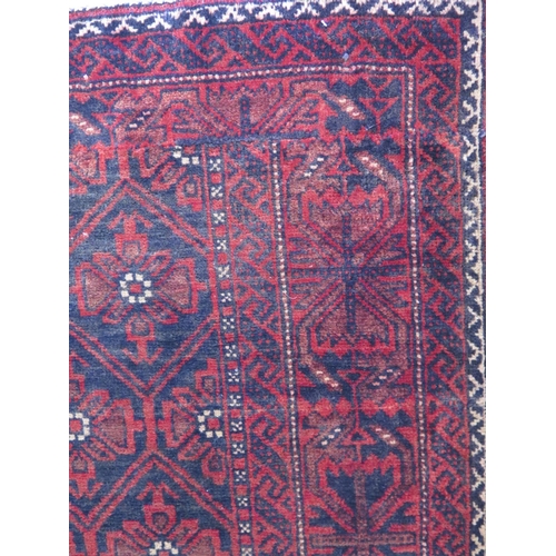 456 - A hand knotted woollen Hamadan rug - 164cm x 98cm - in good condition