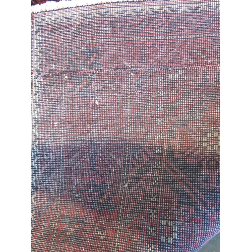 456 - A hand knotted woollen Hamadan rug - 164cm x 98cm - in good condition