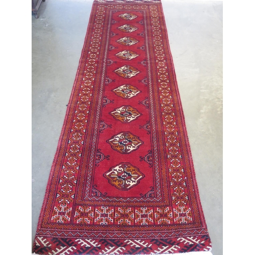 462 - A hand knotted woollen Turkman runner 288cm x 88cm - in good condition