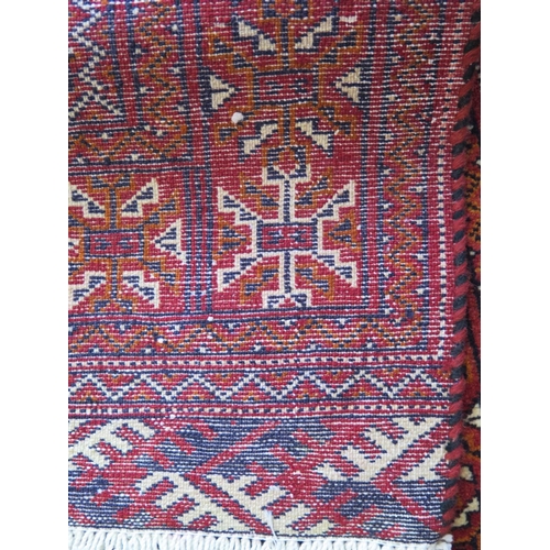 462 - A hand knotted woollen Turkman runner 288cm x 88cm - in good condition