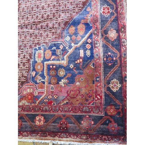 466 - A hand knotted woollen Hamadan rug - 294cm x 160cm - in good condition