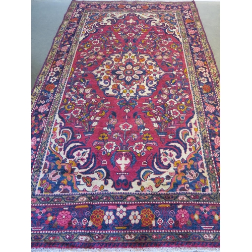 467 - A hand knotted woollen Hamadan rug 305cm x 156cm - in good condition