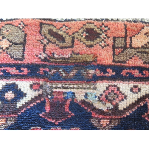 469 - A Hamadan red ground hand knotted woollen rug approx 206cm x 126cm - overall in good condition but w... 