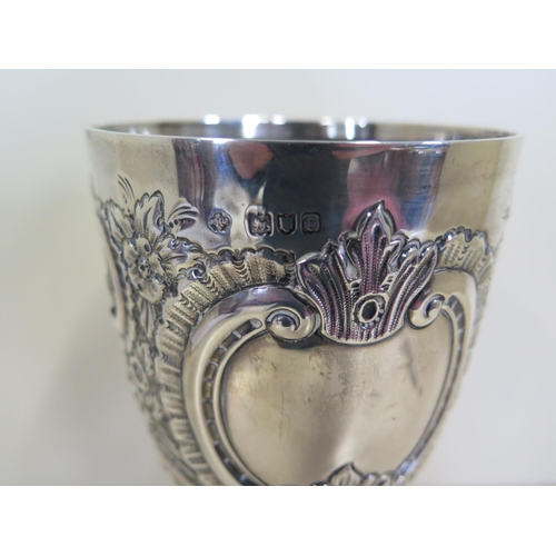 570 - An embossed silver goblet cup London 1901 - William Hutton and sons Ltd - 23cm H  - approx 10.7 troy... 