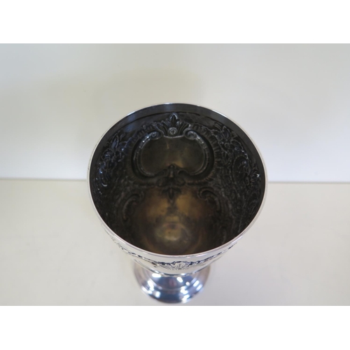 570 - An embossed silver goblet cup London 1901 - William Hutton and sons Ltd - 23cm H  - approx 10.7 troy... 