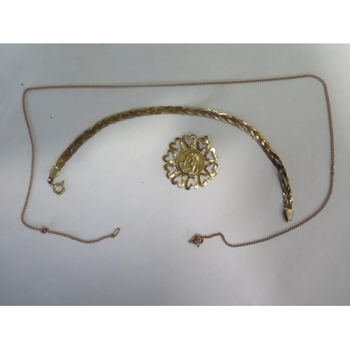 689 - A 9ct gold chain, a 9ct gold bracelet and a 9ct gold pendant, total weight approx 9 grams