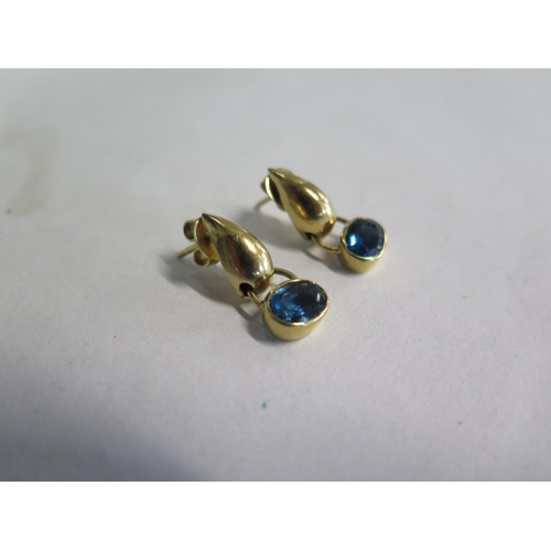 690 - A pair of 18ct drop earrings set with blue topaz stones, 20mm long, approx 5.7 grams, in good condit... 