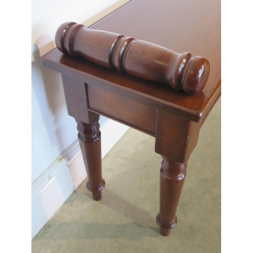 98 - A new mahogany Victorian style window seat H52cm x 107cm x 31cm - made by a local craftsman to a hig... 