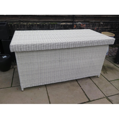 104 - A Bramblecrest Monterey standard cushion box  RRP £679