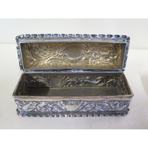 604 - Three silver boxes and two white metal boxes, total silver weight approx 6.4 troy oz