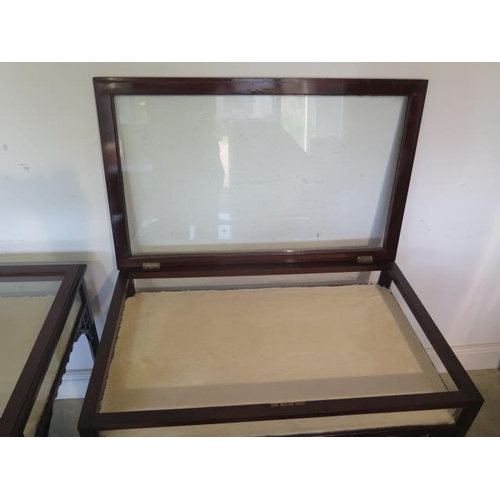 152 - A matched pair of mahogany bijouterie display tables with lift up tops, 71cm tall x 86cm wide x 54cm... 